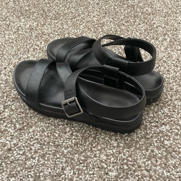 Universal Thread Sandals - Picture 5 of 5